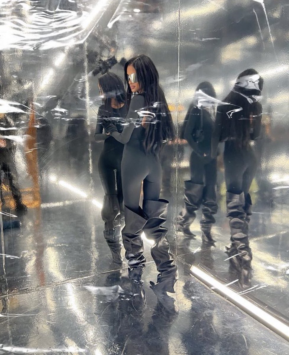 thefuturebasics's tweet image. YZY Shdz activation at #NYFW 
Produced by @thefuturebasics