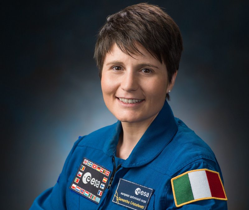 Complimenti a <a href="/AstroSamantha/">Samantha Cristoforetti</a> che sarà la prima donna europea a comandare l'ISS. Un orgoglio per l'Italia e per l'Europa intera, un grande esempio per le giovani generazioni. Congratulazioni Samantha!