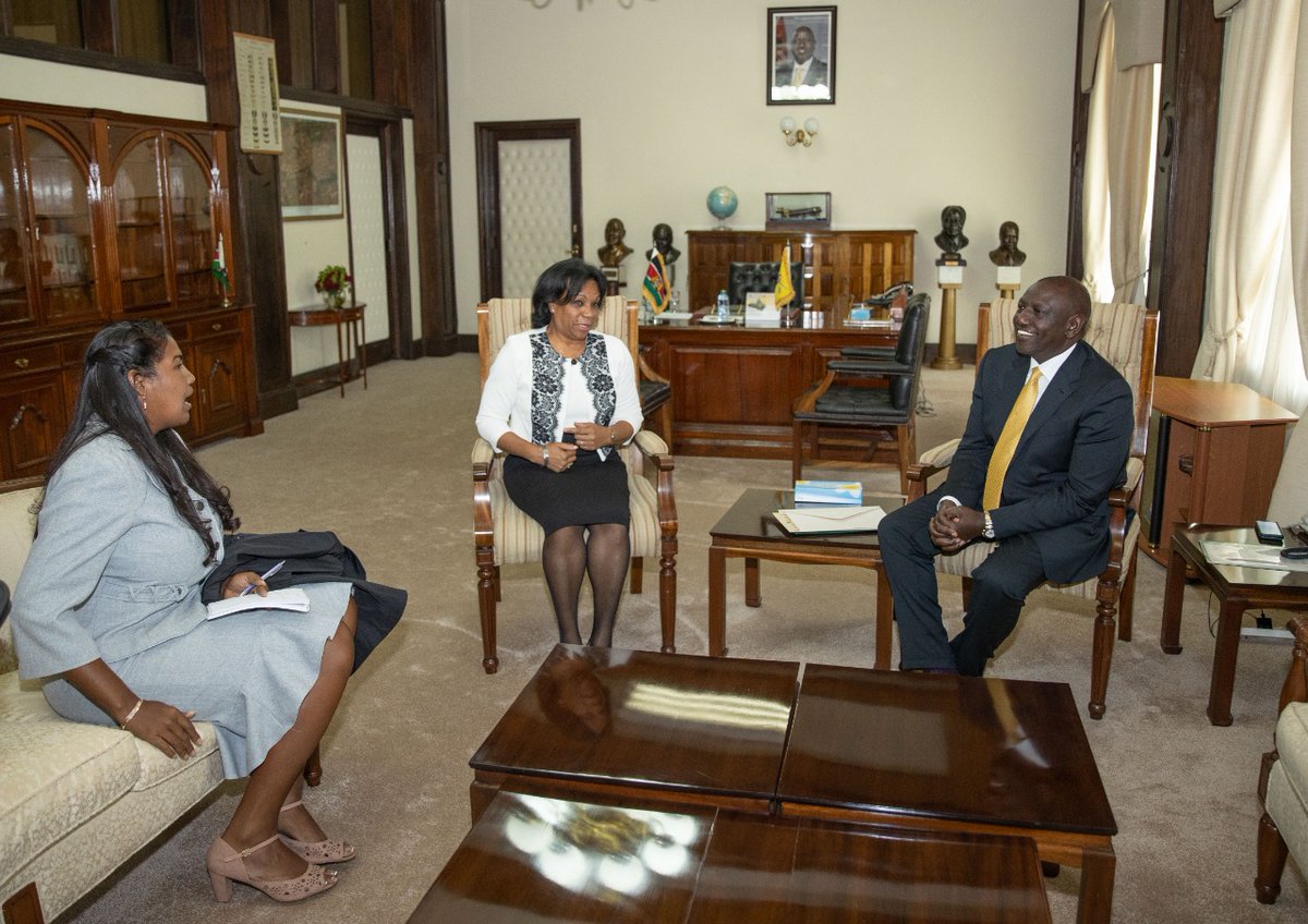 Knowledge and capacity transfer in the health sector has strengthened Kenya-Cuba relations. We look forward to increased cooperation between our nations. 

At State House, Nairobi with Deputy Prime Minister Ines Maria Chapman.