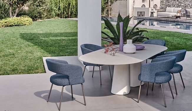 What sort of outdoor gatherings would you host in these dreamy backyards?
.
.
.
#luxuryliving #outdoorpatio