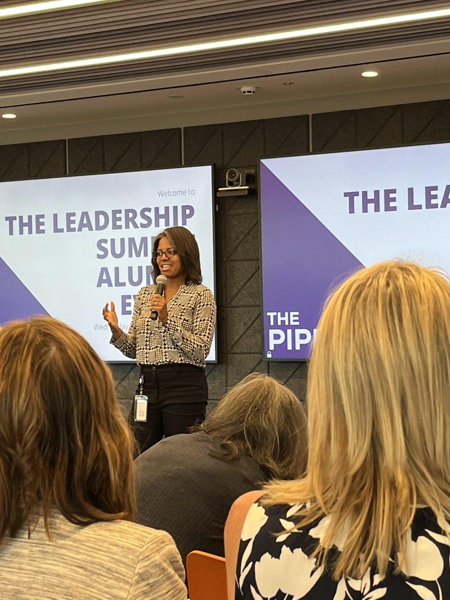 MsAPacheco's tweet photo. Fantastic introduction by @jolawnvictor on the importance of political intelligence for women to achieve their career goals. Thanks @QuickBooks for sponsoring @execpipeline’s event #success https://t.co/s6ND5W8opI