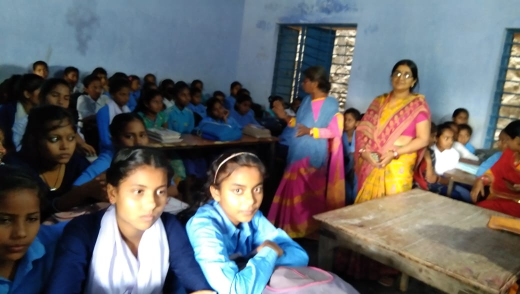 Icdssamastipur1's tweet photo. राष्ट्रीय पोषण माह के उपलक्ष में समस्तीपुर ग्रामीण की महिला पर्यवेक्षिकाओं द्वारा विभिन्न विद्यालयों में पोषण कक्षाओं का आयोजन किया जा रहा है| जिसमें पोषण संबंधी चर्चाओं पर ध्यान केंद्रित कर जागरूकता लाने का प्रयास किया जा रहा है| https://t.co/GOudAPUVME