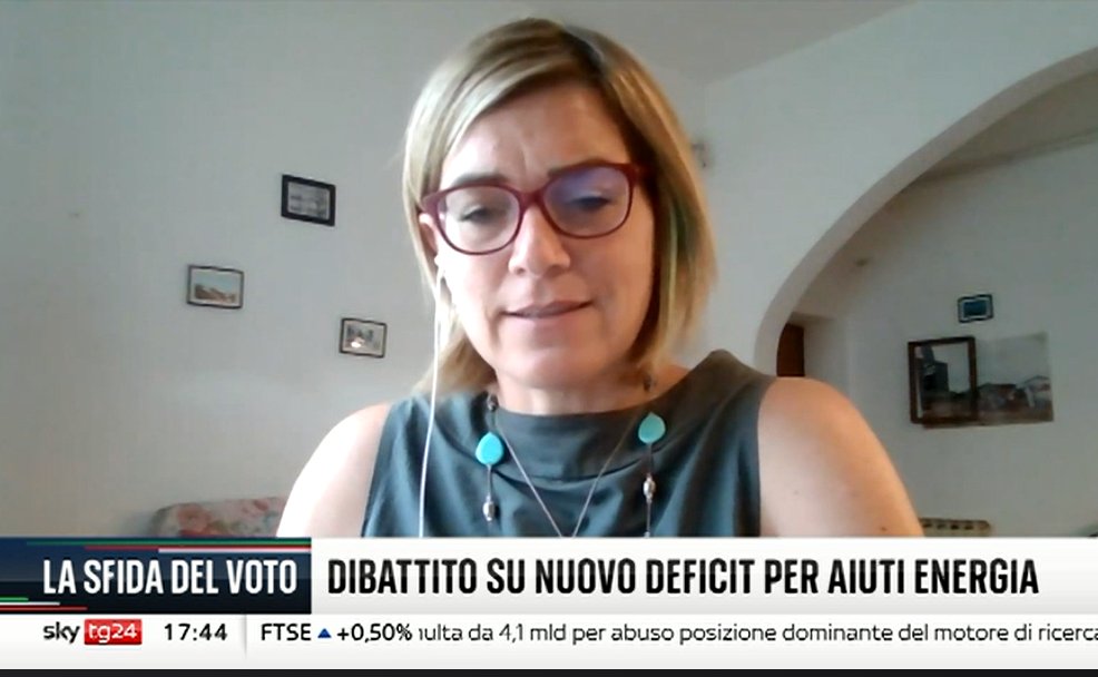 Lo scostamento di bilancio genera debito e ricadrà sul futuro delle nuove generazioni. Serve invece una tassazione seria sugli #extraprofitti. Quello che è stato fatto da Cingolani non è abbastanza. Da parte delle aziende energetiche serve senso di responsabilità
#caroenergia