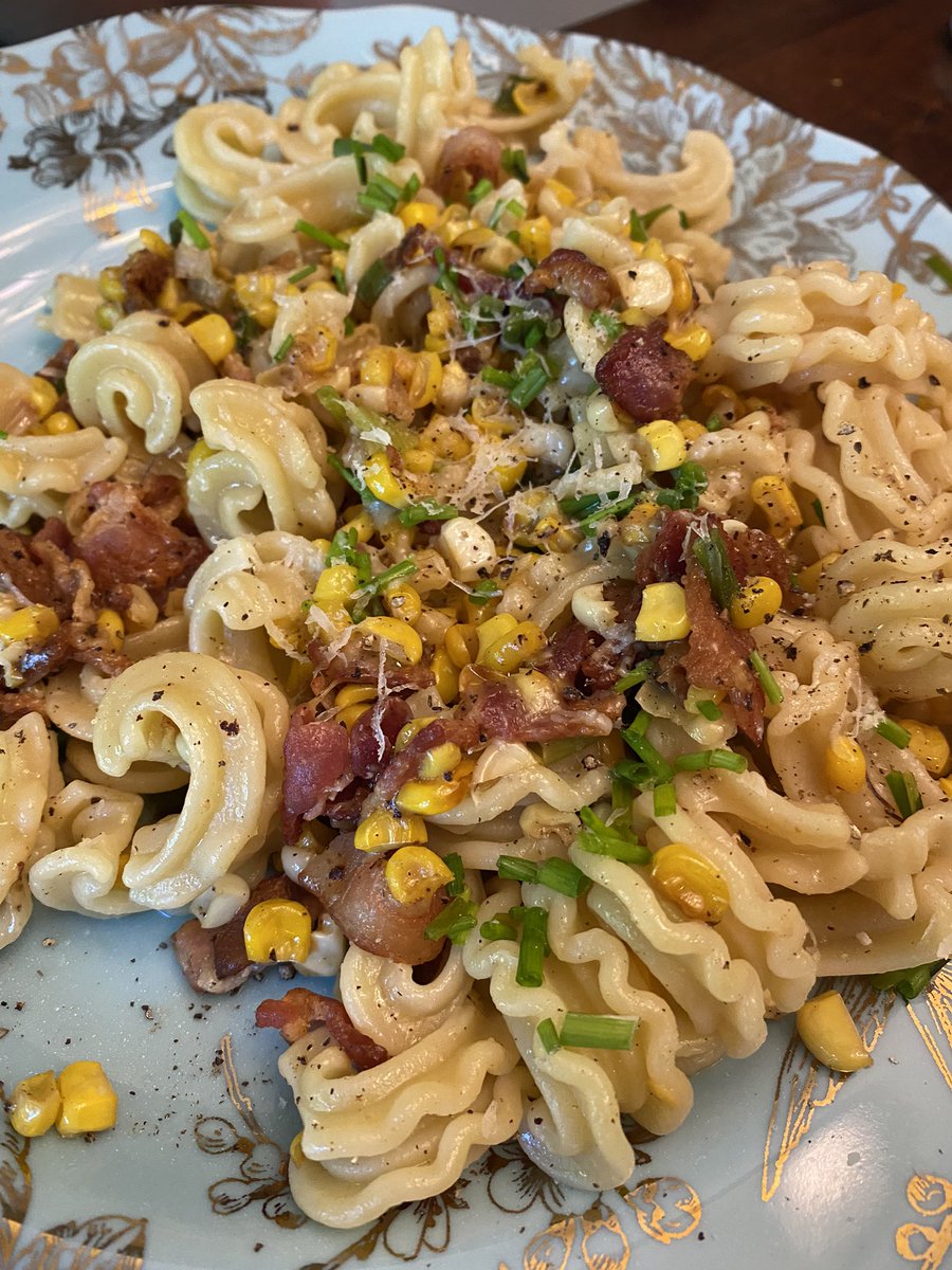 FoodwithJackieO's tweet image. Hearty pasta with bacon, Parmesan and Michigan sweet corn. #pasta #summerpasta #michigansweetcorn #dinner #comfortfood
