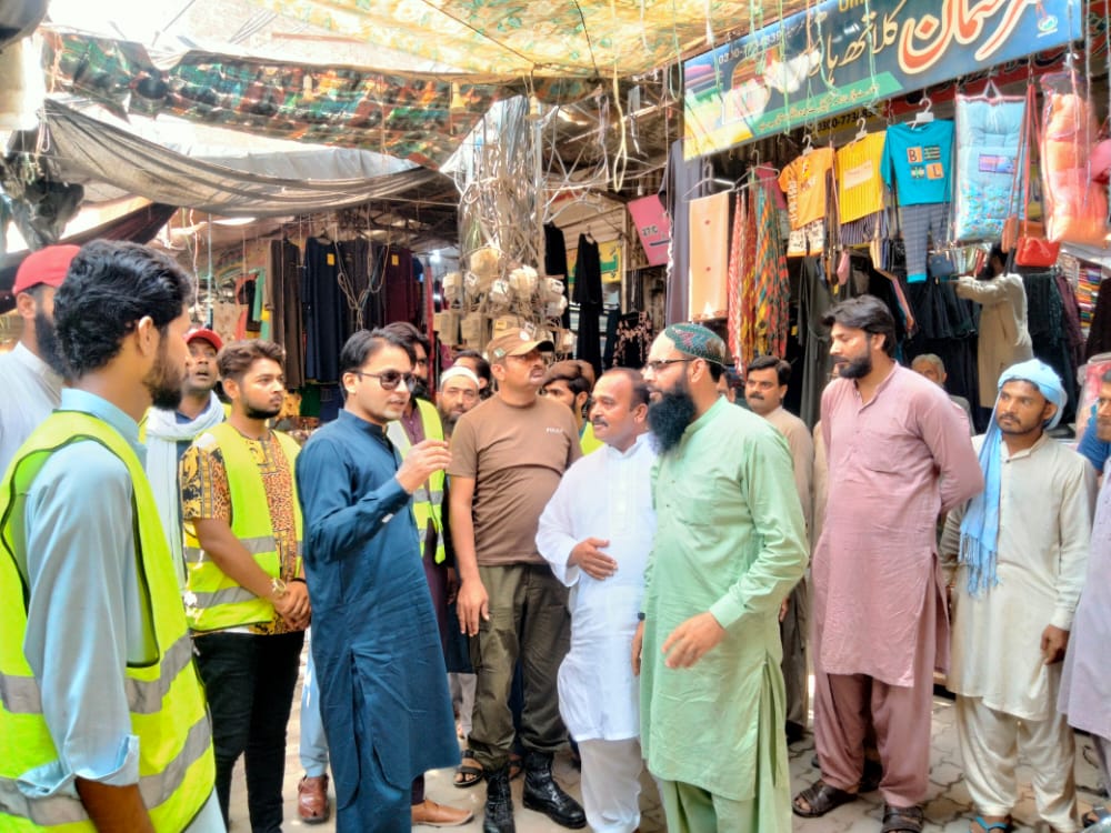 NaumanS791's tweet photo. Visited #C_block, #Chouri bazaar and other markets of #Vehari. Encroachments were removed and shopkeepers gave assurance that they would keep bazaars clear and encroachment free. https://t.co/2jvM6PIJ5A