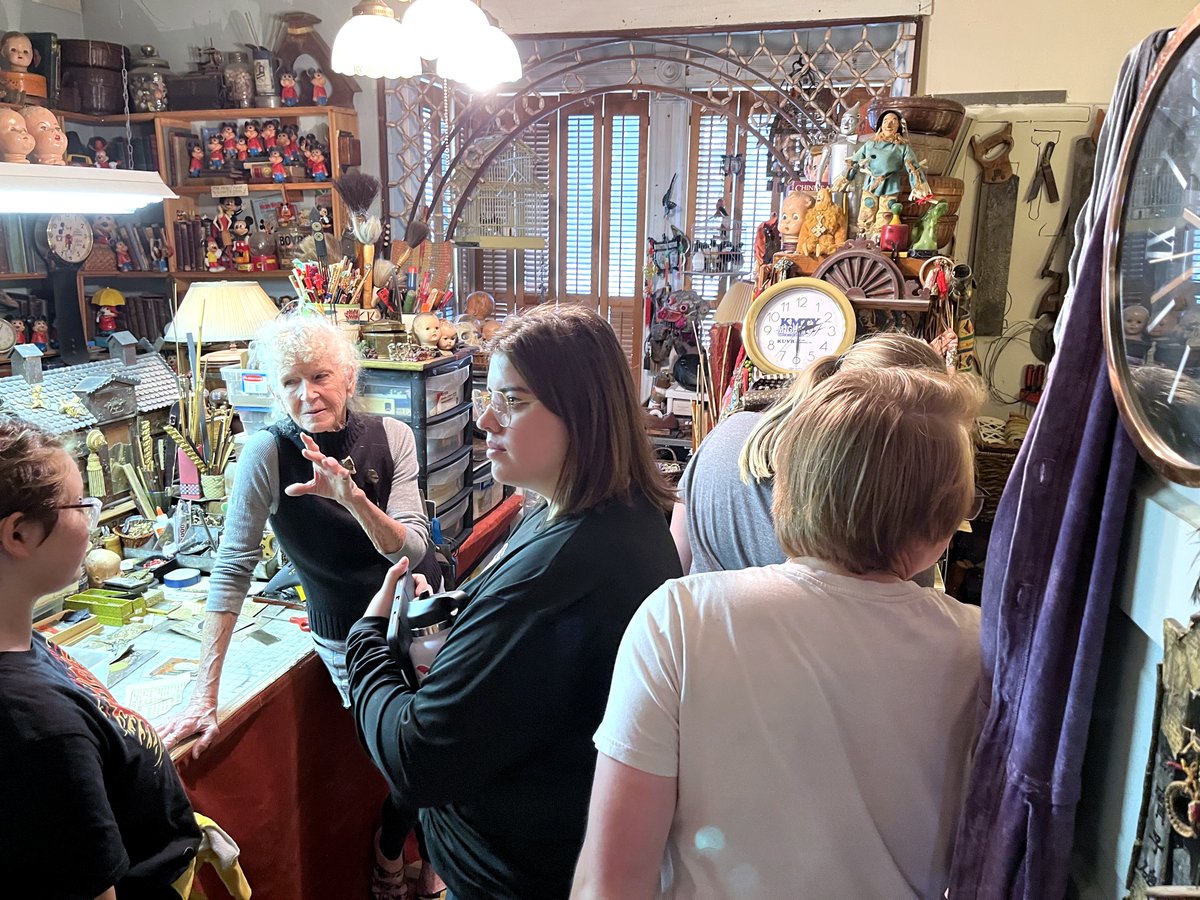 HC_VisualArts's tweet photo. Senior thesis students toured the studio of Jo Nelson on Monday of this week. Jo currently has an exhibition in the west gallery in the JDAC. A closing reception for Jo and her gallery will be from 7-9 p.m. this Friday at JDAC. https://t.co/lpByxco7hO
