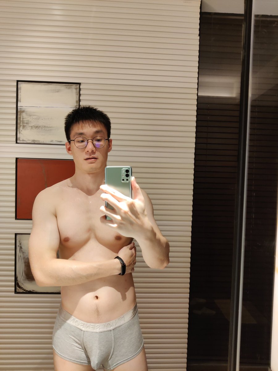 出差，洗澡，出去测试同事是直是弯---果然没有那么多剧情，鉴定为直，晚安长沙