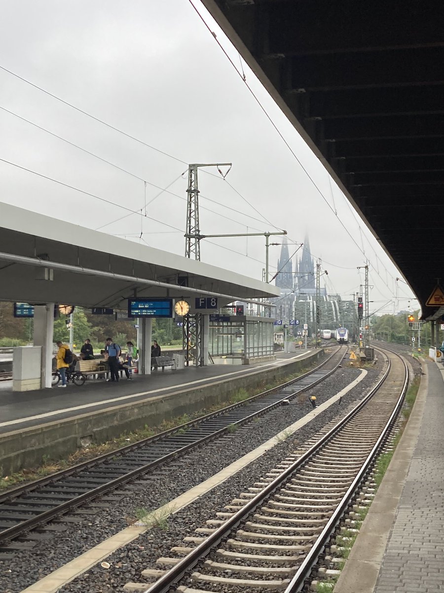 benjada23's tweet photo. Rechtsrheinisch. Linksrheinisch. 🤷‍♂️
Ist doch eh alles Südelbisch #Nordelbien #einechterDomisteineKirmes https://t.co/GOIeflseOM