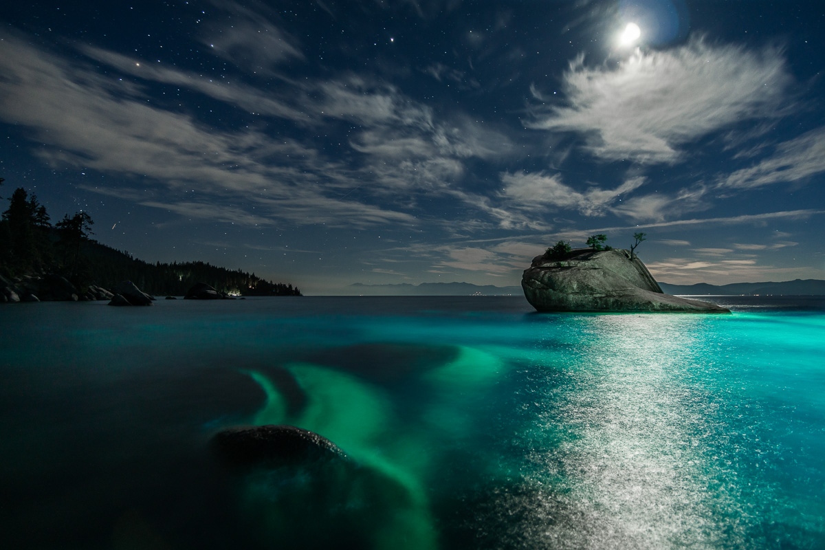 macNcheez78's tweet photo. This photo always reminds me of the good people I have in my life. The kind of people who don't mind donning a wetsuit and fins to swim around the cold waters of Lake Tahoe shining a flashlight beneath the water so I can take the photo I envisioned. Good friends indeed. @calparks https://t.co/7wPvx8KLrH
