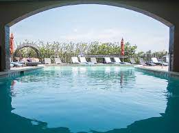 The Hotel Zamora is home to stylishly decorated, luxurious guest rooms featuring king-size or double queen-size beds and comfortable work spaces. Walk-in spa showers, soaking bathtubs, and plush terrycloth bathrobes create a spa-like retreat