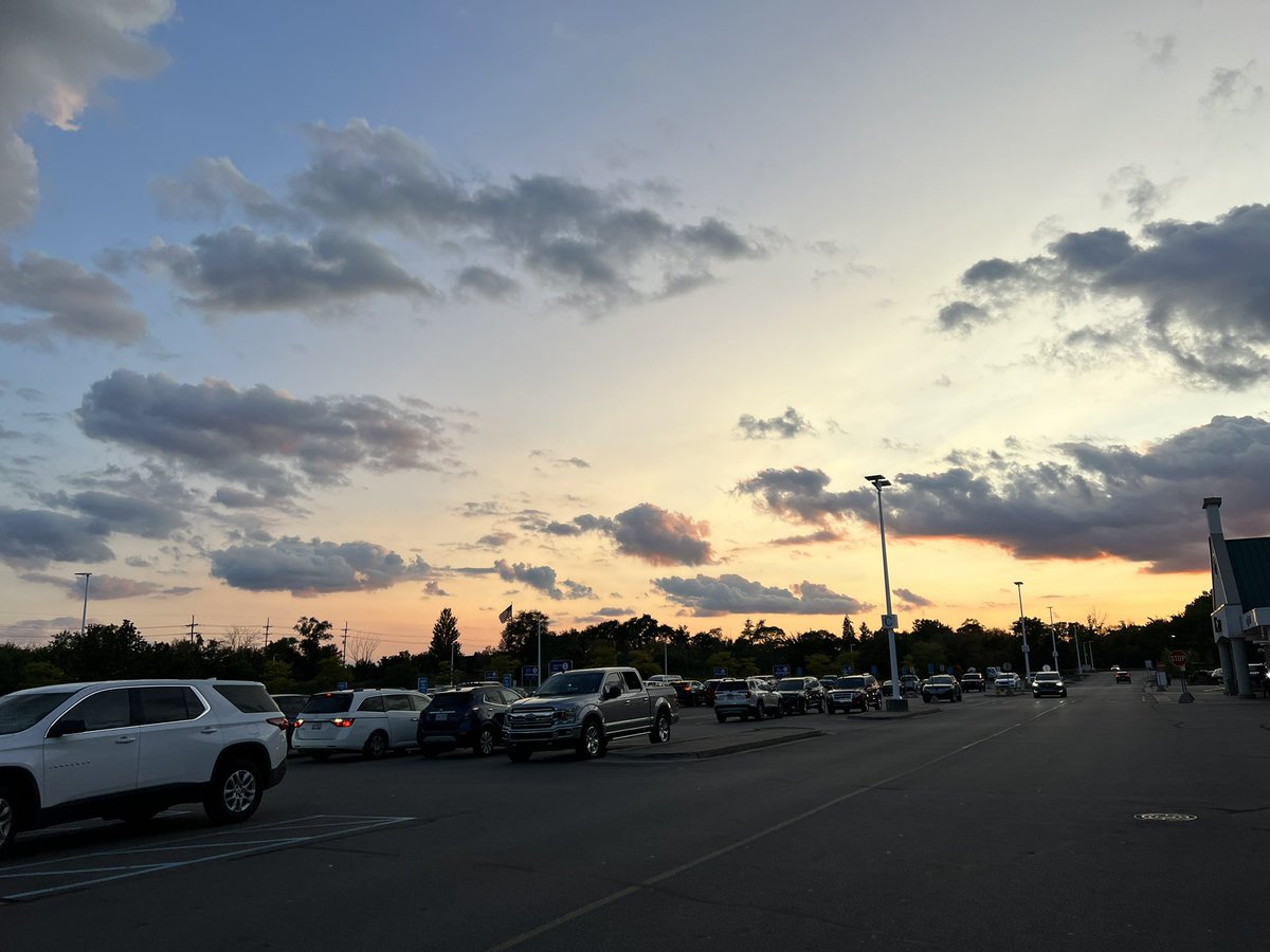 kasey623's tweet photo. Beautiful sky last night when leaving  the Washington Twp @meijer https://t.co/Yr9jtdE1Mt