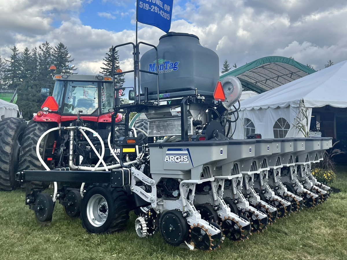 DustinFriesen_'s tweet photo. Lots of good looking planters on display at #COFS22 in Woodstock, ON this week! #LaserPro1 row units from @Harvest_Int_Mfg custom equipped by top notch dealers. https://t.co/IPXLU9wJzJ