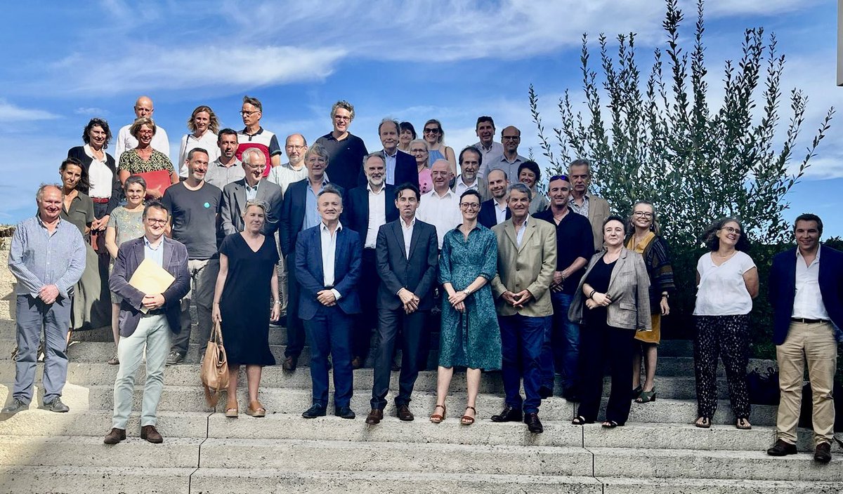 PhMauguin's tweet photo. Face à l’accélération des crises et dérèglement #Climat , universités et organismes de recherche doivent unir leurs forces. Adaptation des #forêts, de la #viticulture , recherches sur #nutrition et #santé, au cœur du partenariat entre @univbordeaux et @INRAE_France https://t.co/T0kDdbOgLX