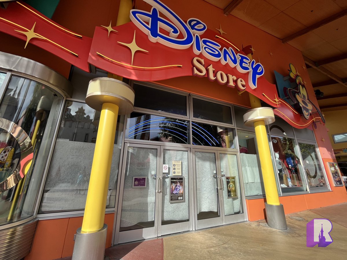DLPReport's tweet photo. 🔧 The entrance on the right of the Disney Store is closed as the carpet is being replaced. The shop remains open throughout the renovation, with modified opening hours of 3pm - 11pm in operation: https://t.co/6nuBkd1ftV