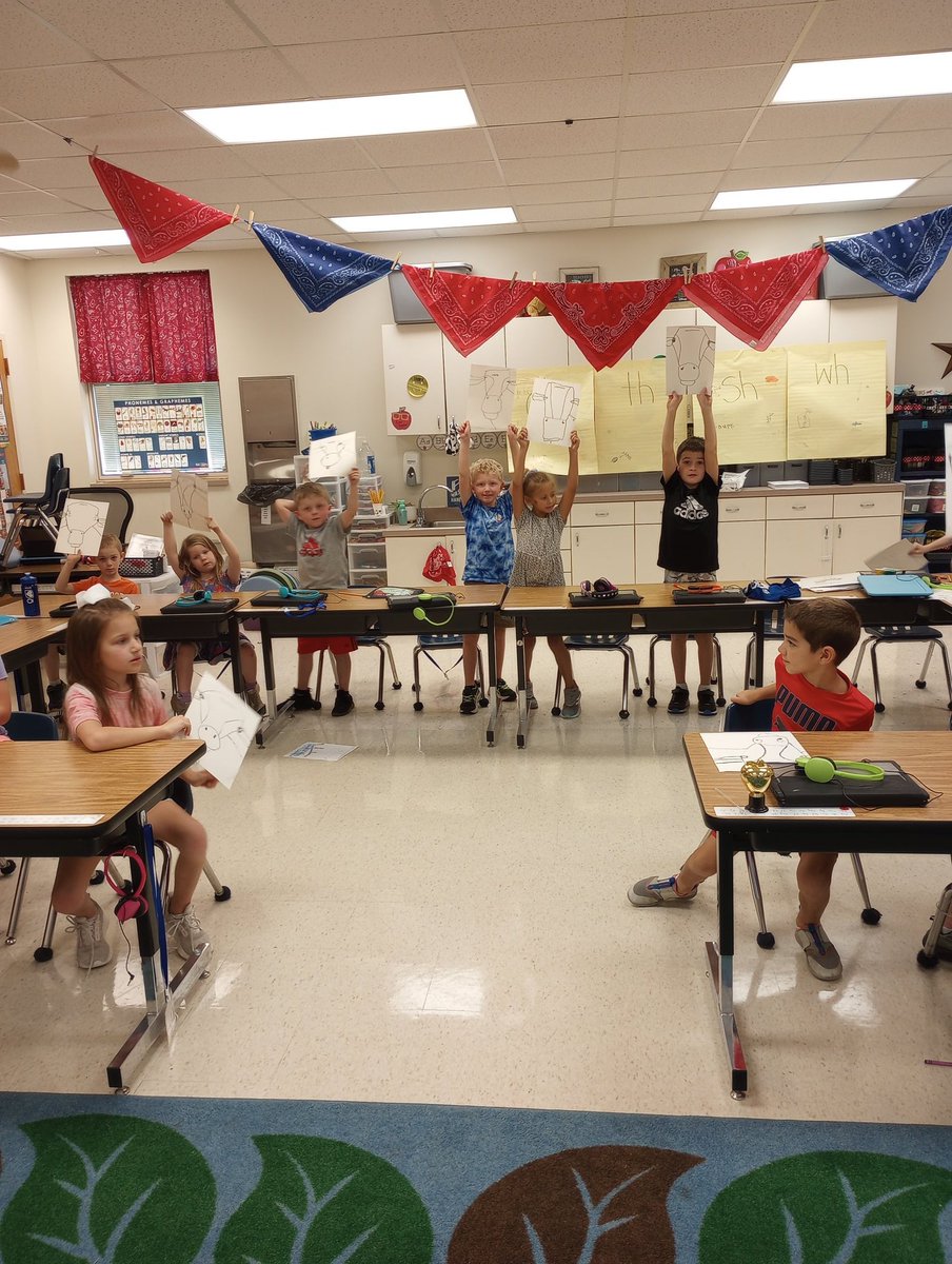 CCPS_ART's tweet photo. The pony class did a fantastic job with their line drawings of cows! Next step, add some watercolor!
@cullmanprimary @Ponypalsteacher #kidsart #farmart #cows #firstgradeart #aspiringartists https://t.co/l2dFBBuPwy