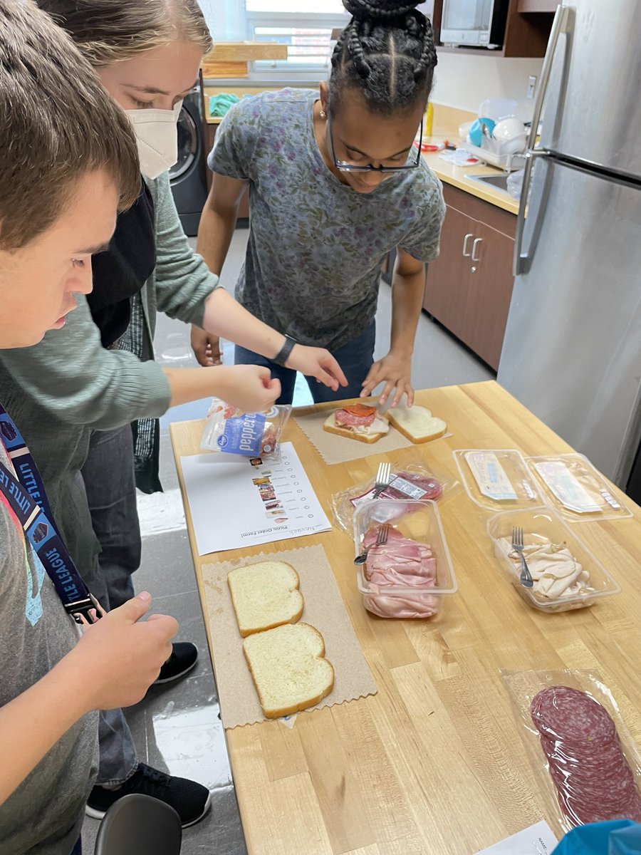 What a Wednesday!! Today students prepared sandwiches for a park picnic with our Middie family!! We took time this afternoon to talk about the importance of friends and doing things that make us happy! Proud Middie moment!!💜 <a href="/MiddletownOH/">Middletown City Schools</a> <a href="/MHSMiddieTweets/">Middletown HS</a>