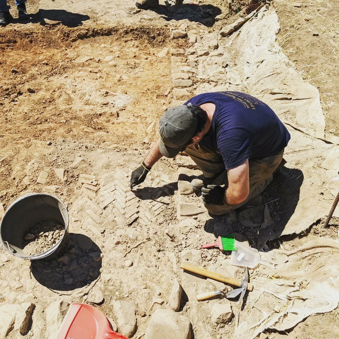 MarzuoloM's tweet photo. MAP's got #floors! Check out our #opusspicatum pavement with rhombus-shaped bricks dating to the second half of the 1st c. AD.
#romanarchaeology #romancountryside #digpic #romanitaly #tuscany #cinigiano #maremma https://t.co/7AlN7ZZFhr