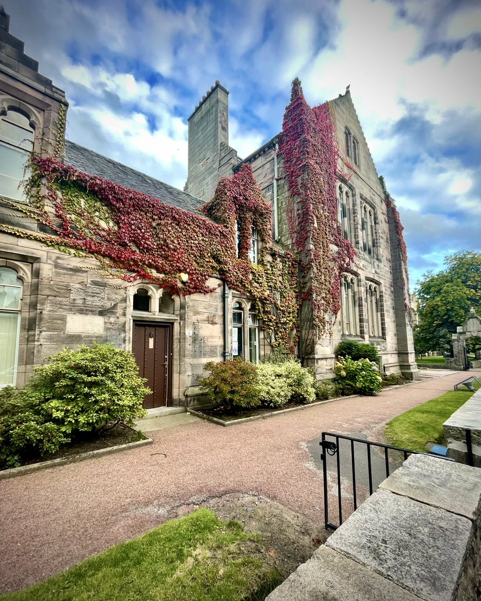 Autumn approaches! 🍂 Students are on campus and the ivy on the Language & Linguistics hub (24 High St) is starting to turn red. We’re really looking forward to welcoming our students to classes next week and to our induction event for new students tomorrow @ 10am in Taylor A21.