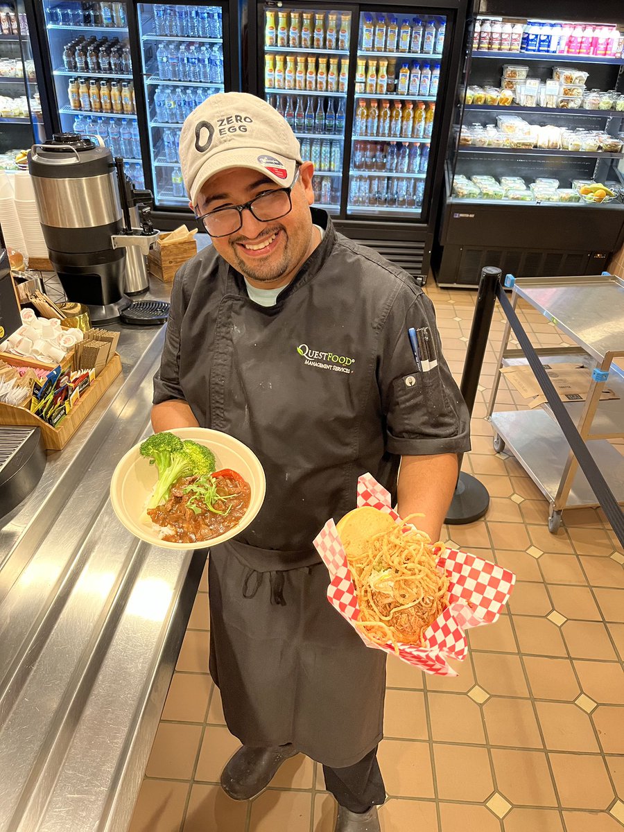 StIgnatiusQuest's tweet photo. Canโt say no to chefโs lunch, especially with that smile! ๐
#beefstirfry #pulledpork
Fresh signage in Damen Hall too! #PaniniStation
#quest #QuestFoodIsTheBestFood #TullyHall #DamenHall #StIgnatius #Lunchtime https://t.co/OzeMgKLFOv