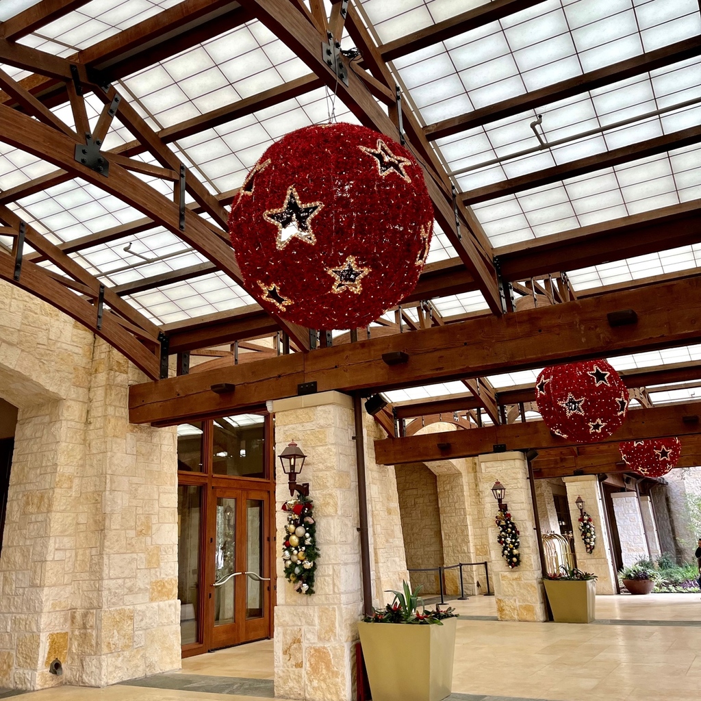 Today is the last day of our Santa in September sale! Take advantage of the lowest rates of the season when you book your stay November 16-Dec 31. Blackout dates apply. Use code XCX when booking. 
deals.marriott.com/jw-marriott-ho…