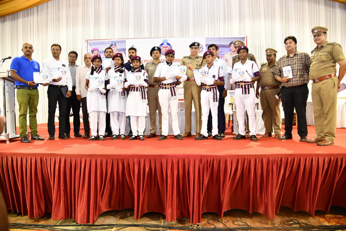 TPTWO_Official's tweet photo. RSP Inauguration on 2nd August 2022. #RoadSafetyPatrol #RSP #StudentAwareness #TrafficAwareness #TrafficWarden #TPTWO https://t.co/h15c7Y7a0u