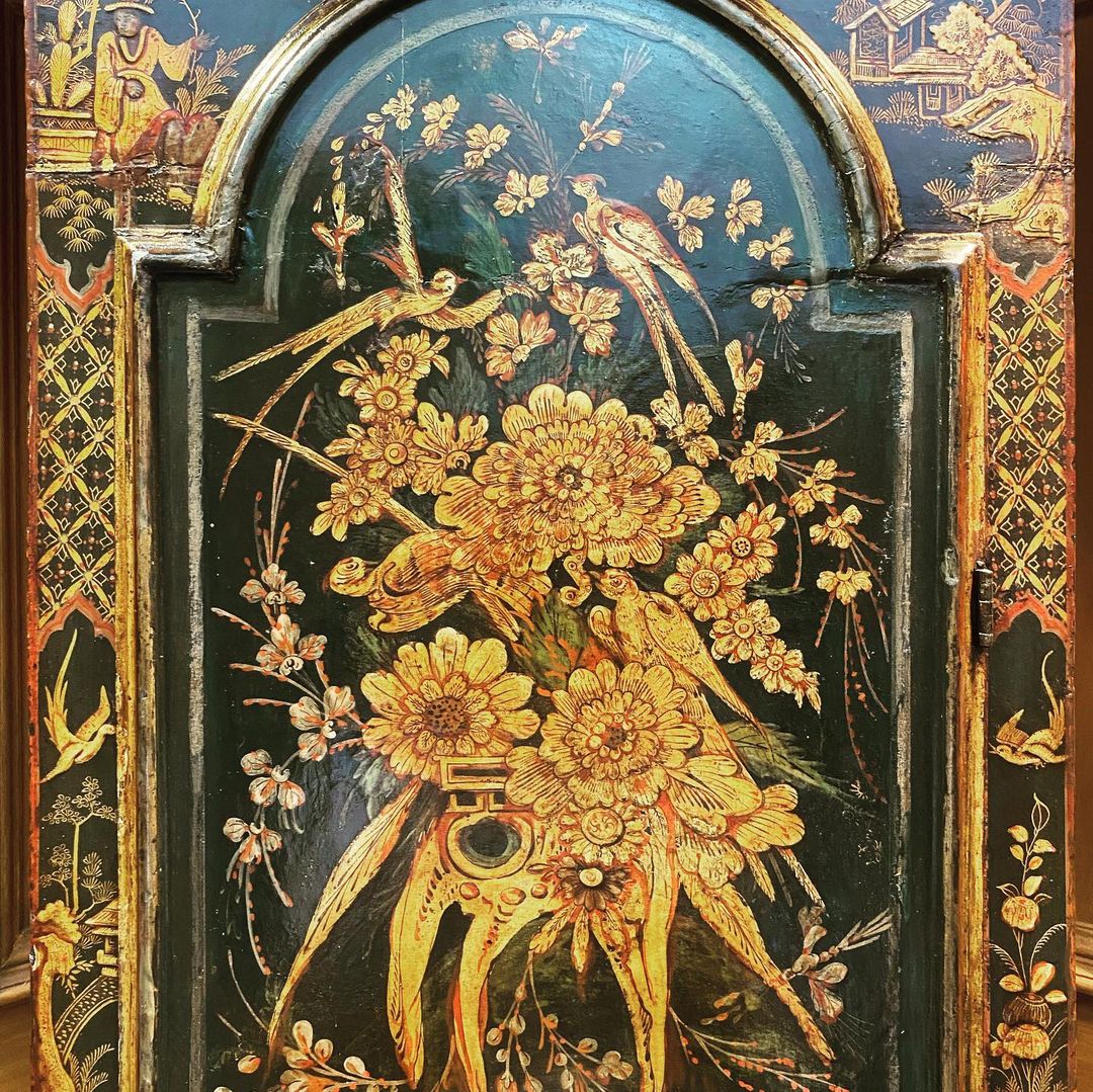 TimekeepingMus's tweet photo. Made by William Harwood of London in 1720, this beautiful Japanned clock is the tallest in our collection at over 7.5 feet.
Museum open every Friday 11:00 am - 3:00 pm
#horology #clocksofinstagram #clock #musicalclock #japaneseaesthetic #antiqueclock #visitus #craftwork https://t.co/51KDgEI4h9