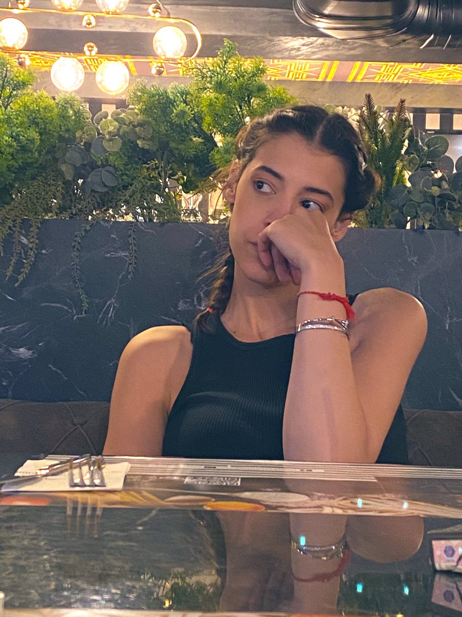 fundakarakaas's tweet photo. Arkadaşlarım yanımda evlilik konuşurken me ; @Burcu1903_ 🐣 https://t.co/bRWPHSl3dg
