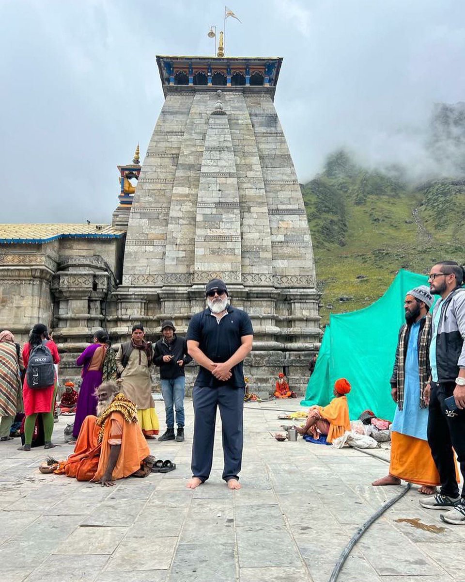 OptionTrading03's tweet photo. கேதார்நாத், பத்ரிநாத் கோயில்களில் நடிகர் அஜித் குமார் தரிசனம்.
#AK | #AjithKumar | #Kedarnath | #Bhadrinath |#AK61 |#AK62 https://t.co/dltWZZtz6x