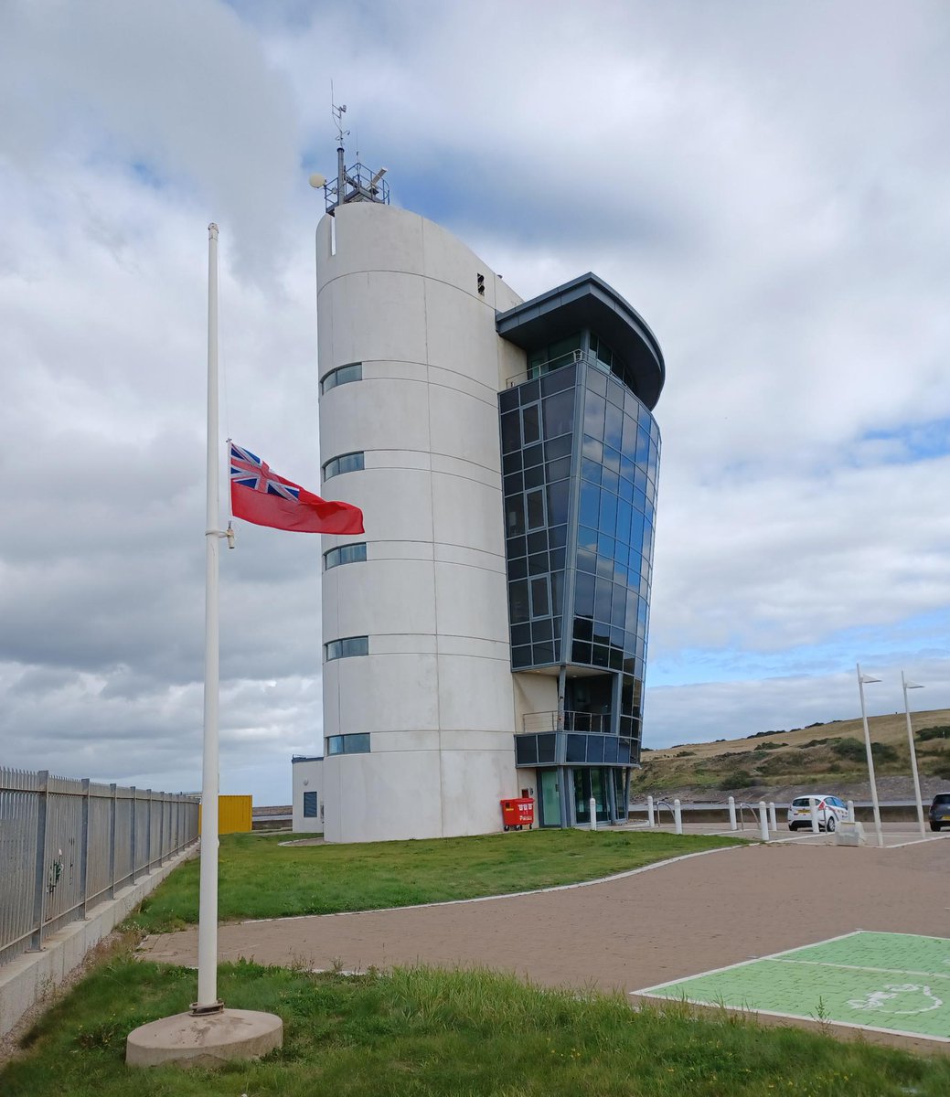 PortofAberdeen's tweet photo. Here's the flag flying protocol for vessels during the period of National Mourning until Her Majesty’s State Funeral on Monday 19 September.
More info here ➡️ https://t.co/e71WnChvYh
#flags #ensigns #flagflyingprotocol #flagprotocol #HerMajestyQueenElizabethII #QueenElizabeth https://t.co/vULqfCNIMF