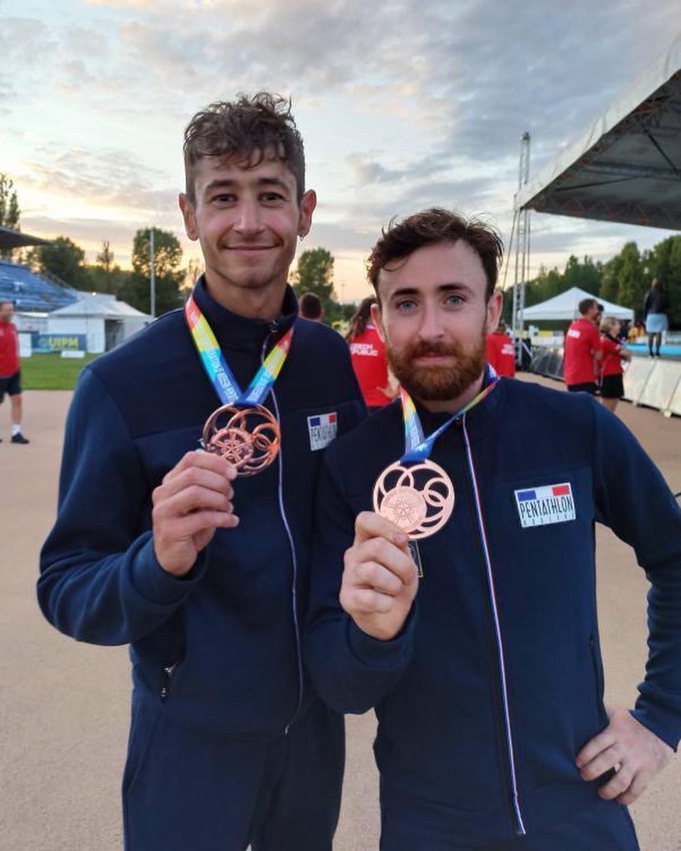 Alexandre Henrard et jbaptiste Mourcia nos deux athlètes du Rma Paris et de l’équipe de france de pentathlon décrochent une magnifique médaille de bronze aux championnats d Europe en relais . De bon augure pour les deux saisons pré olympiques à venir 🐺 

#racingmultiathlon