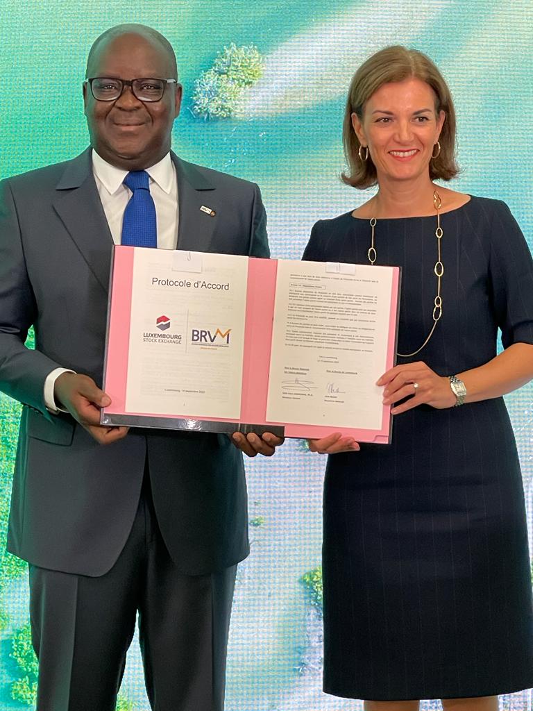 BRVM_UEMOA's tweet photo. #LuxSE et la #BRVM unissent leurs forces sur la #finance durable. #Luxembourg 14 septembre 2022, dans le cadre d’une visite officielle qu’elle effectue au #Luxembourg, la #BRVM a signé un protocole d’accord (MoU) avec la Bourse de Luxembourg (#LuxSE) https://t.co/YBA0CGejYP https://t.co/fKrzPcdEdN