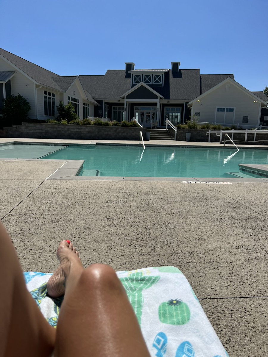 jackiekeel1970's tweet photo. Such a beautiful day here in #northcarolina! 75 degrees with a breeze! Fall is almost here! #ncex #nc #clt https://t.co/OdILyNyVwN