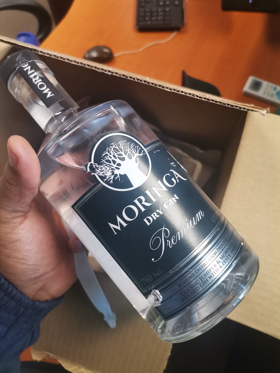 MashalaSandra's tweet photo. Hey @TAKEALOT team I bought @Moringagin yesterday and this is what I have received today when I open the package. I'm really disappointed 😏 https://t.co/Hp7RX4tsGA
