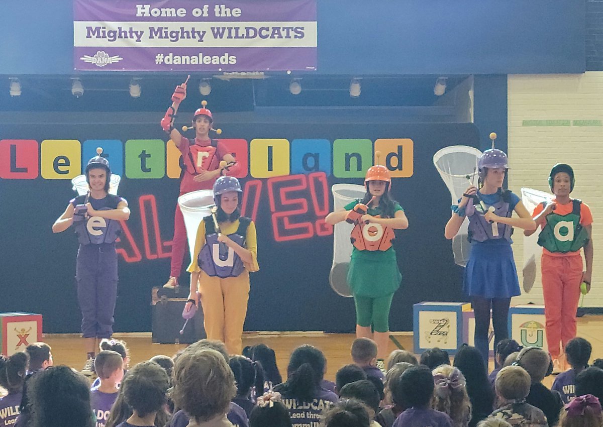 Wildcats_Prin's tweet photo. Excellent performances, FRPH Jr.!! Dana students enjoyed both performances today: Letterland Alive(k-3) and Greetings from North Carolina (4-5)! Thank you, Lauren Hopkins, FRPH Jr. Cast, and Peggy Marshall with HCEF! #danaleads22 #hcpsnc https://t.co/kUHPM8wWsx