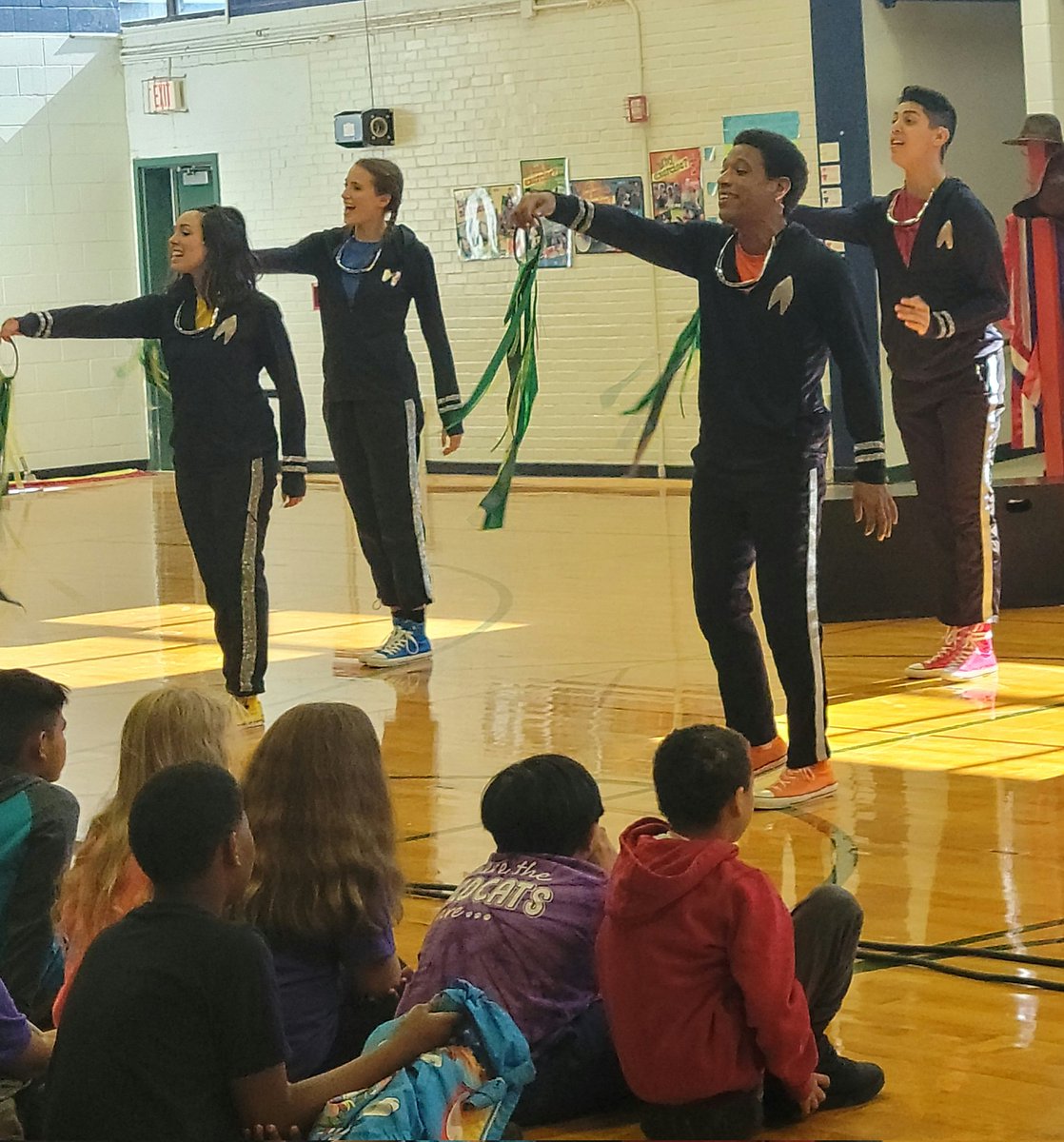 Wildcats_Prin's tweet photo. Excellent performances, FRPH Jr.!! Dana students enjoyed both performances today: Letterland Alive(k-3) and Greetings from North Carolina (4-5)! Thank you, Lauren Hopkins, FRPH Jr. Cast, and Peggy Marshall with HCEF! #danaleads22 #hcpsnc https://t.co/kUHPM8wWsx