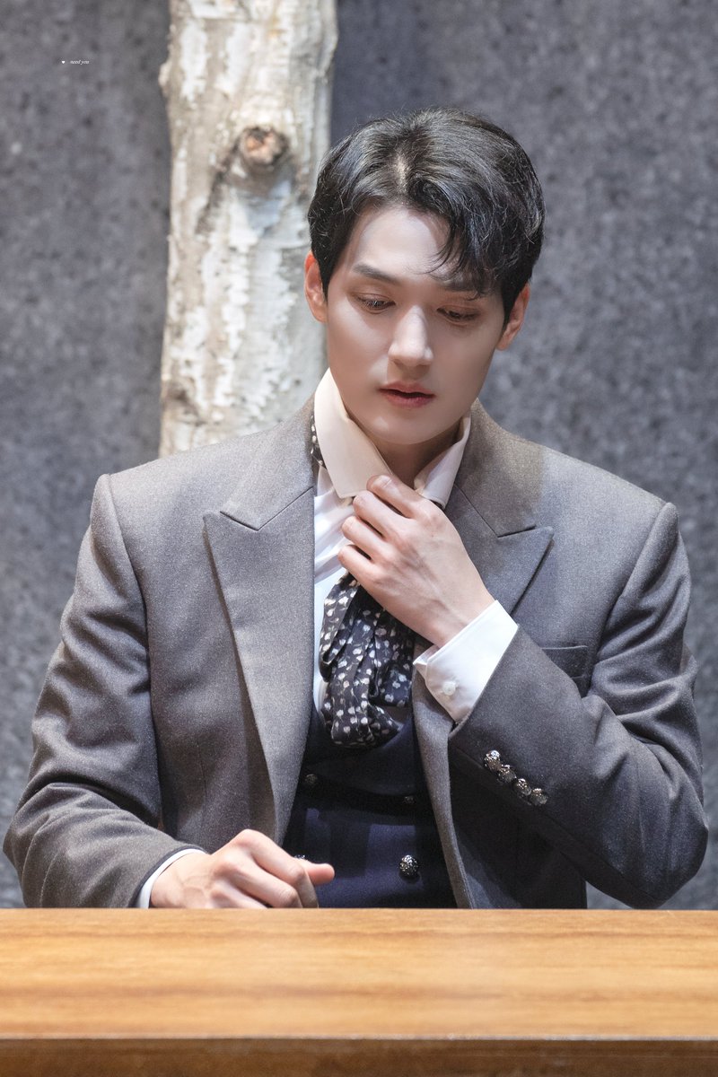 220914 연극 헤르츠클란 커튼콜

데미안 #김도빈 #조풍래 배우님