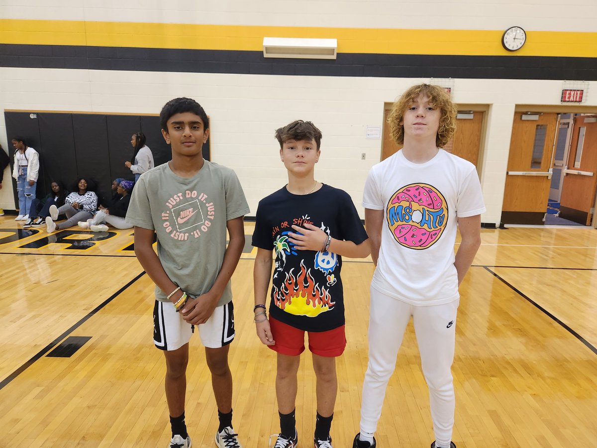 CoachScottAdams's tweet photo. Lunch Basketball Squad- A Lunch:

.....And STILL undefeated!!!!

6-0

#QuestionableCall https://t.co/FNVQmBC6bz