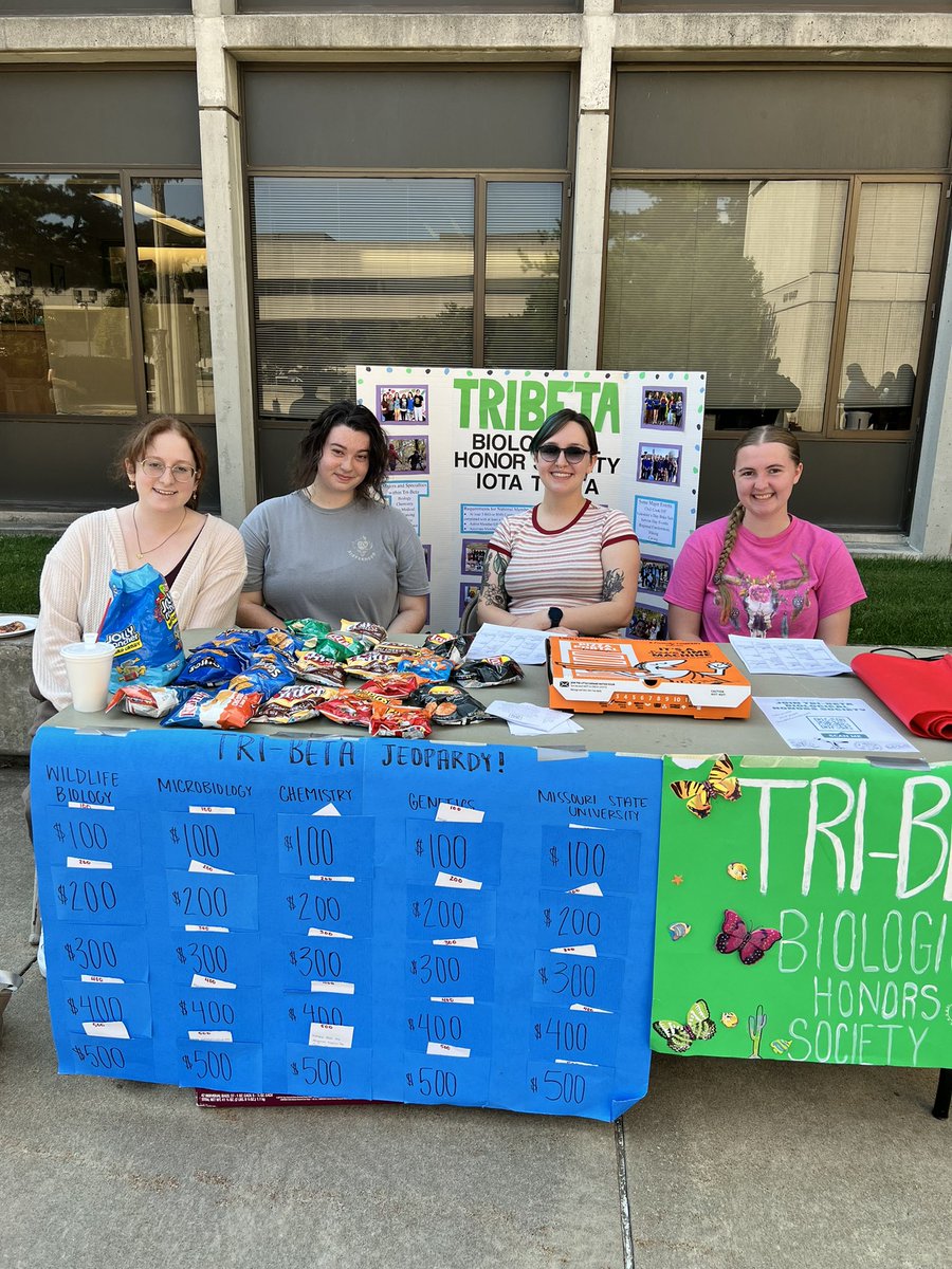MSUtriBeta's tweet photo. There’s still time to get some pizza and play jeopardy for chips and jolly ranchers! Tri-beta will be at the CNAS Expo until 12:30 https://t.co/3QC6c9qUWh