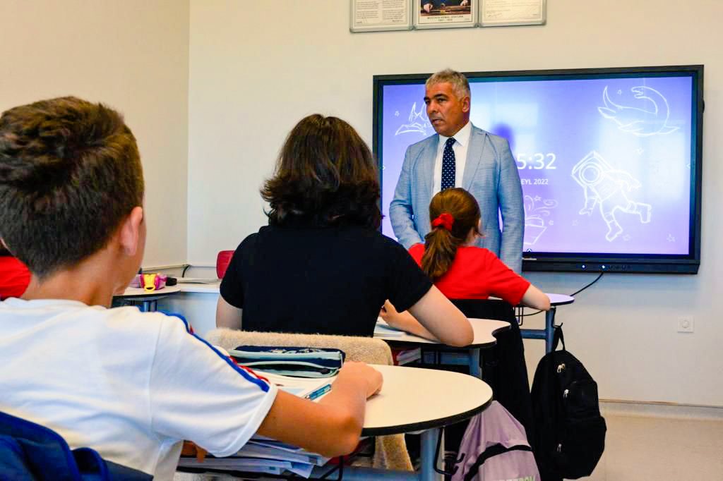 Bahçeşehir Koleji Genel Müdür Yardımcımız Sn. Savaş Boyar kampüsümüzde öğretmen ve öğrencilerimizle bir araya gelerek değerlendirmelerde ve iyi dileklerde bulundular. Kıymetli paylaşımları ve keyif veren nazik ziyareti için kendilerine teşekkürlerlerimizi sunarız.❤️💙
<a href="/EnverYucel/">EnverYucel</a>