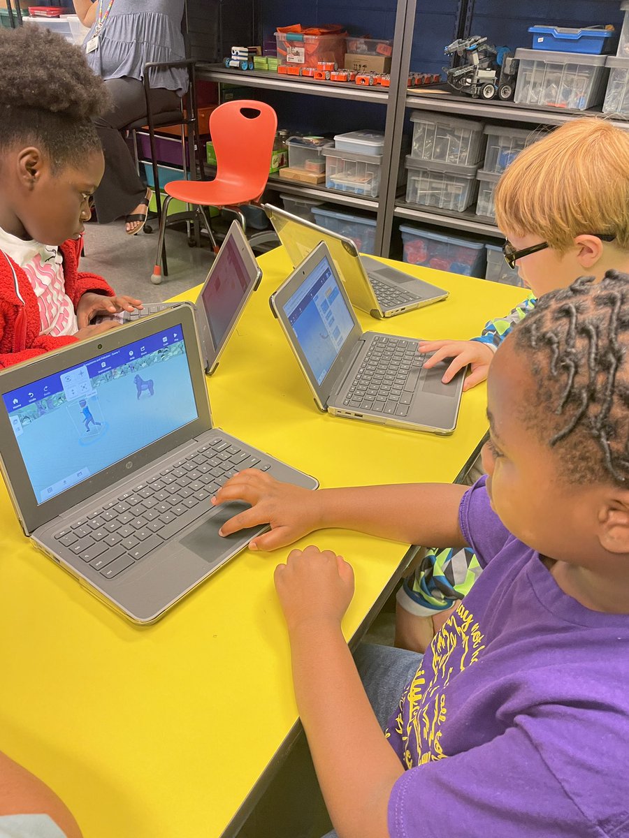 Woodruff_LES's tweet photo. Absolutely loved teaching @CoSpaces_Edu to 5th grade @TCBOE_LES students as they created ecosystems in VR! @CurvinMckenzie #GrowingTogether @TCBOE https://t.co/tTxFtCHcCj