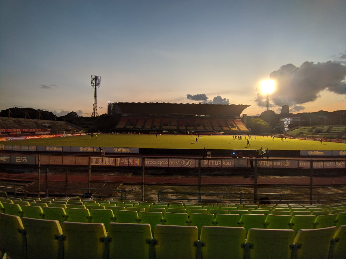 luisda134's tweet photo. Aquí algunas de las fotos que le tomé con mi humilde cámara a mi amado Estadio Olímpico de la UCV por el juego del Caracas Fc vs Deportivo Lara https://t.co/XivB9oV8bD