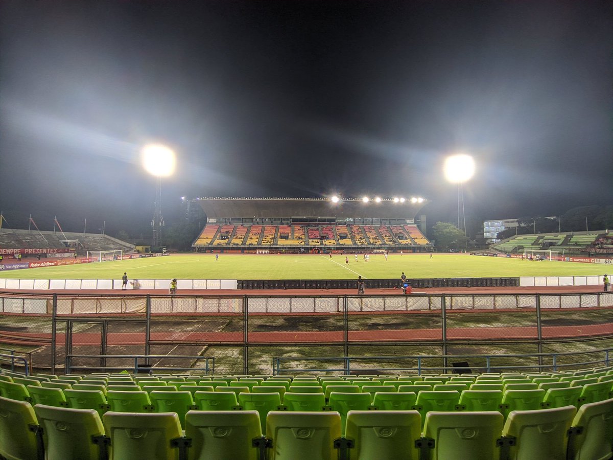 luisda134's tweet photo. Aquí algunas de las fotos que le tomé con mi humilde cámara a mi amado Estadio Olímpico de la UCV por el juego del Caracas Fc vs Deportivo Lara https://t.co/XivB9oV8bD