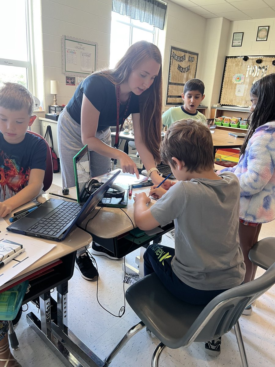 MrsWhitehurst3's tweet photo. Our first time using Ozobots in 3rd grade this year! 🤖 The scholars loved coding their bots to round up or down! @CardinalRidgeES #littlecoders https://t.co/M6FtUkDE2n
