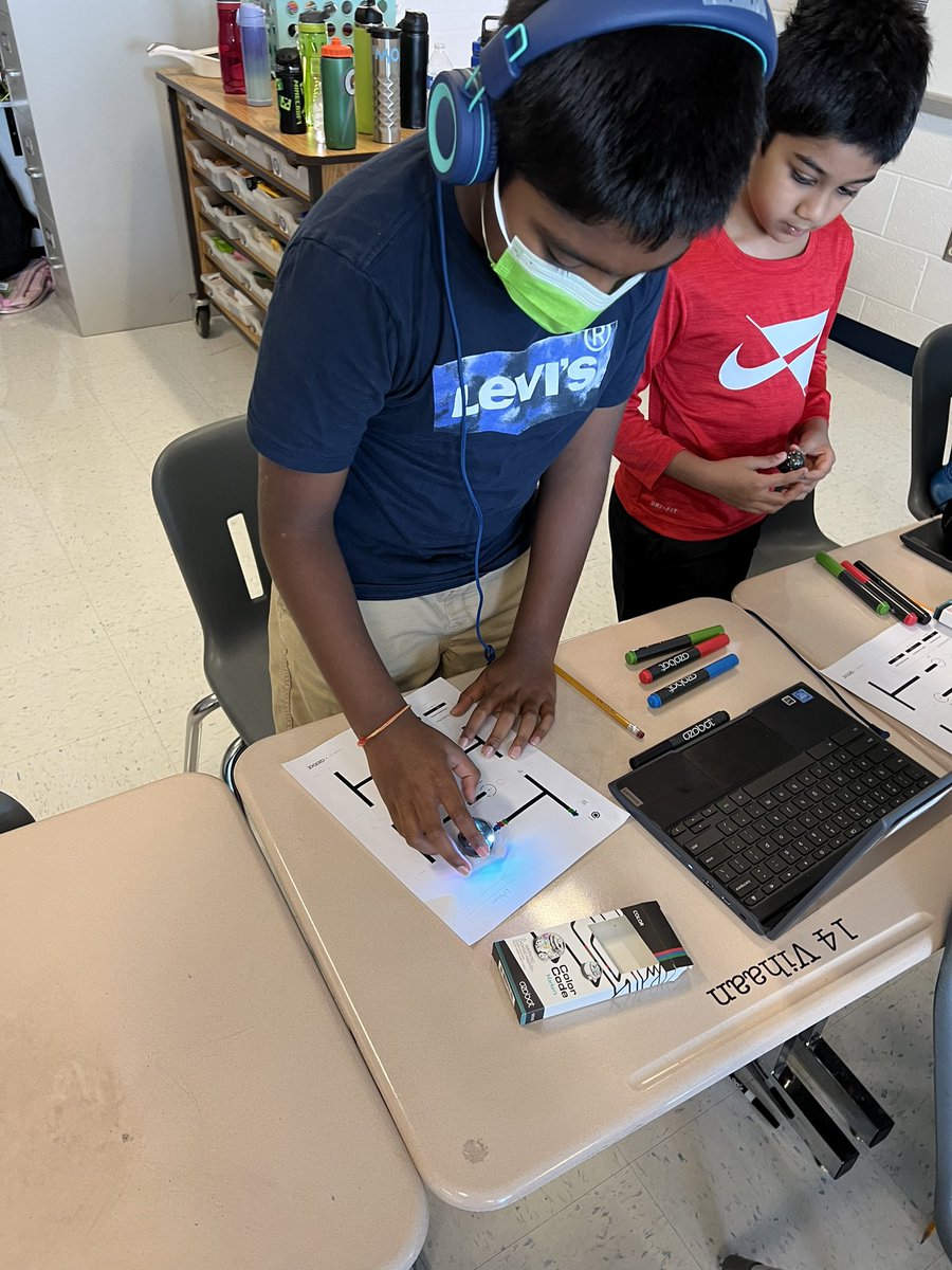 MrsWhitehurst3's tweet photo. Our first time using Ozobots in 3rd grade this year! 🤖 The scholars loved coding their bots to round up or down! @CardinalRidgeES #littlecoders https://t.co/M6FtUkDE2n