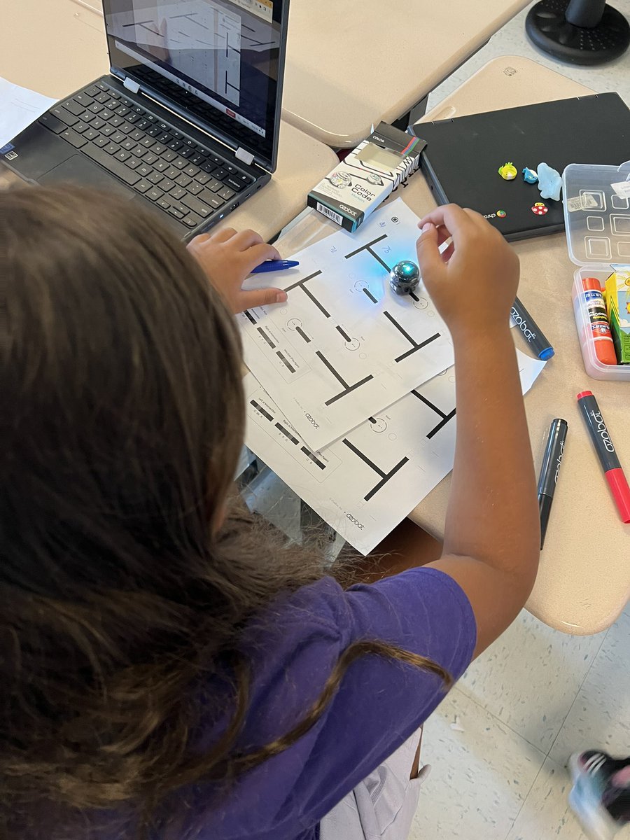 MrsWhitehurst3's tweet photo. Our first time using Ozobots in 3rd grade this year! 🤖 The scholars loved coding their bots to round up or down! @CardinalRidgeES #littlecoders https://t.co/M6FtUkDE2n