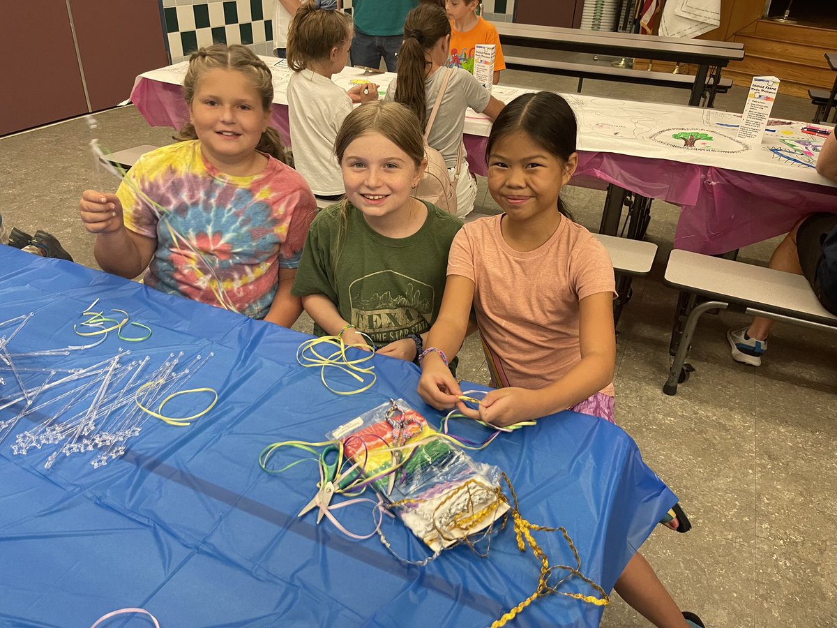 ges_pta's tweet image. Family Art Night was so much fun! Thank you to our Arts and Education Chair Sarah Powell for organizing a night full of hands on opportunities for students and families to get creative together! @ges_pta
