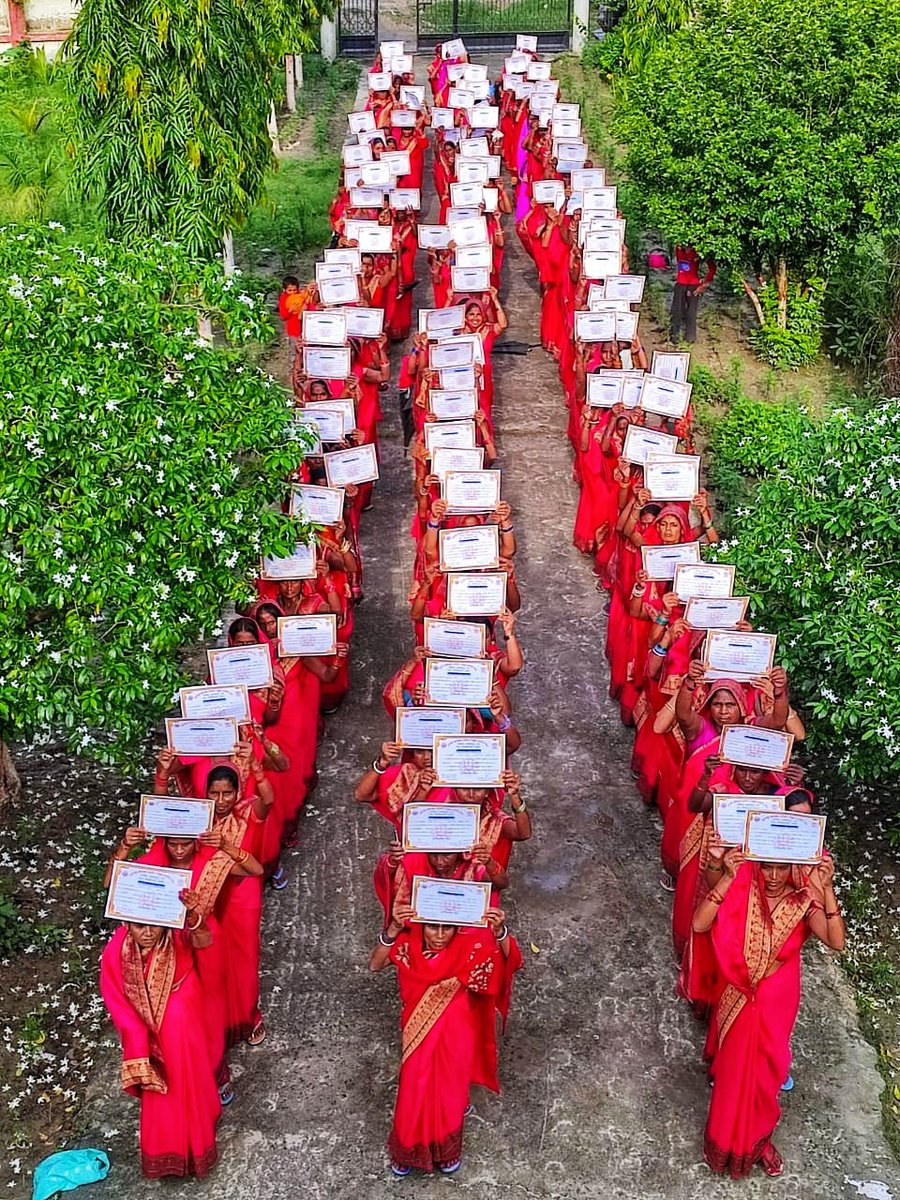 brlps_jeevika's tweet photo. JEEViKA's Mission Swavalamban Utsav is empowering Ultra-poor Women to overcome the obstacles and lead a dignified life. 
Satat Jeevikoparjan Yojana Graduation Ceremony has been organised by @brlps_jeevika Siwan to promote economical and social upliftment of the underprivileged. https://t.co/0t5E3gs4y1