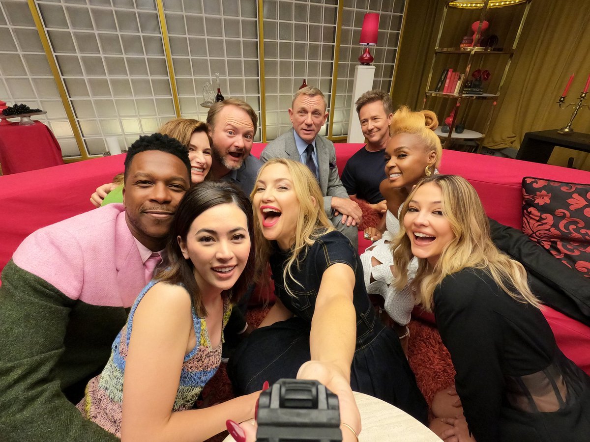 Ladies and Gentlemen, The amazing cast of #KnivesOut 2: Glass Onion.