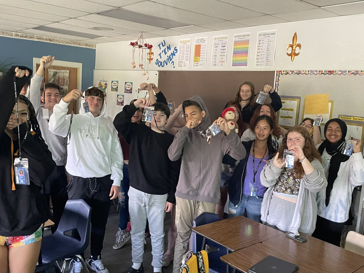 MrKingGLHS's tweet photo. Pulled up in L Building for Lanyard Sweeps during Homeroom this morning!
S/O to @MsMackThompson and Mme McGee’s crews for showing P.R.I.D.E w/ their ENTIRE class having lanyards and IDs displayed properly!
#OnePRIDEOneFAMILY https://t.co/deXviLidsn