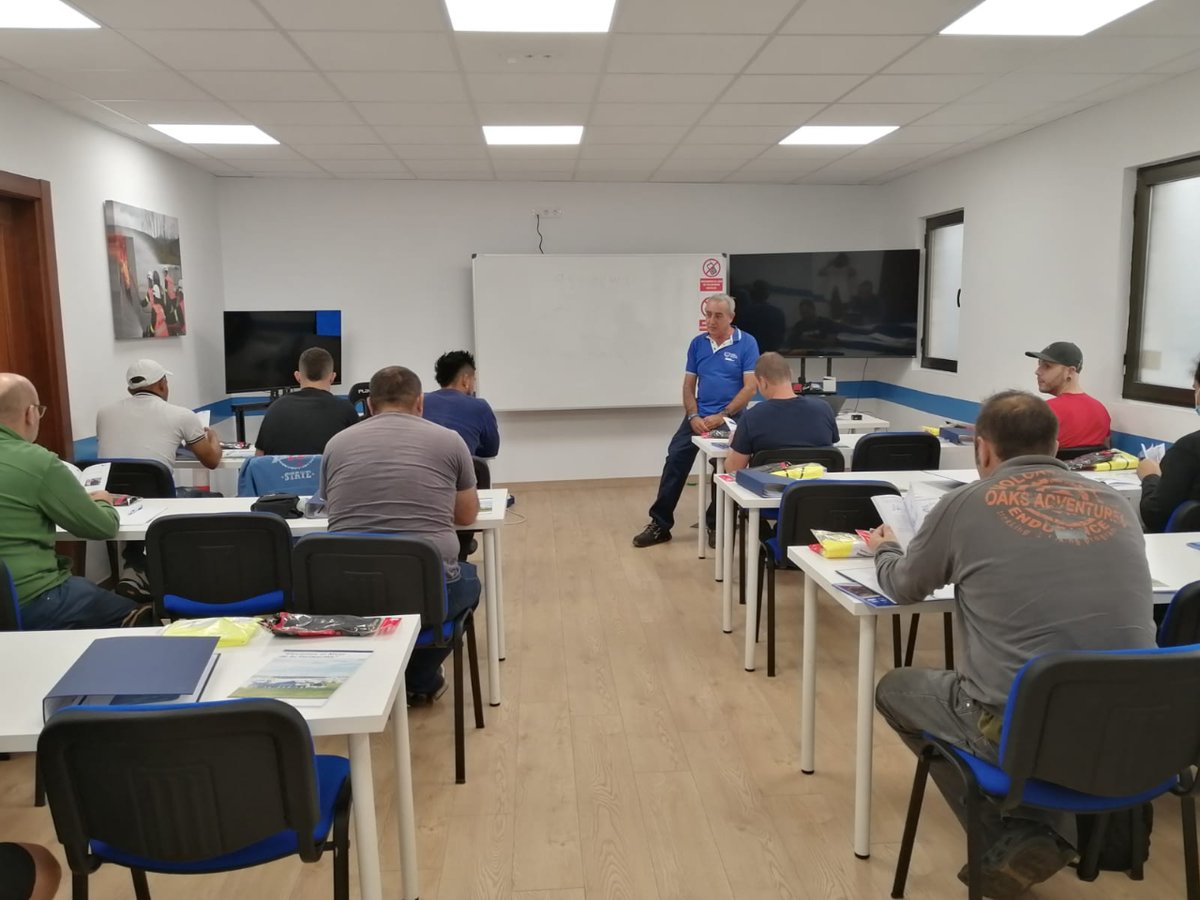 asataasturias's tweet photo. 🟢 El pasado lunes, ha comenzado el curso de actividades auxiliares de almacén que tendrá lugar hasta el próximo 3 de octubre. Dicha formación, se desarrolla en el marco del PIOME, programa integral de orientación y mejora de la empleabilidad. 

#empleo #formación #piome https://t.co/Px5PEiBWrb